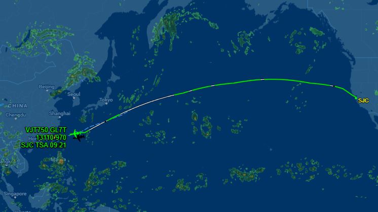 黃仁勳又回來了！編號VJT750的私人飛機預計今日上午9時21分降落在台北松山機場。（圖／翻攝自FlightAware網站）