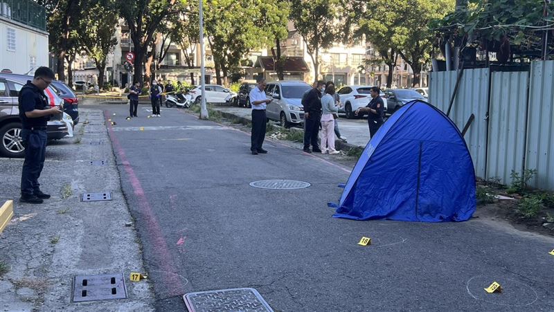 左營區文學路今天早上發生槍擊案，男子遭人行刑式槍決死亡。（圖／翻攝《左營楠梓人》）