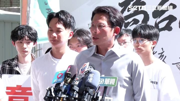 黃國昌出席車掃接受媒體聯訪。（圖／翻攝畫面）