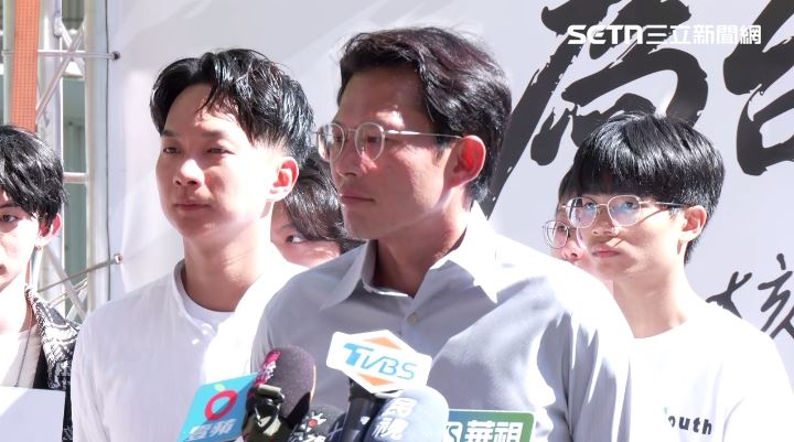 黃國昌出席公投車掃，並接受媒體聯訪。（圖／翻攝畫面）