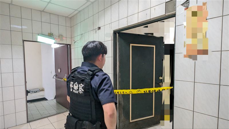 警方趕抵後，連忙於現場管制衝突。（圖／翻攝畫面）