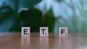 台股崩跌投資人看準時機搶便宜，湧進市值型ETF市場，國泰台灣領袖50成交量飆3倍，國泰臺灣加權正2更是翻了4倍（。示意圖／PEXELS） 