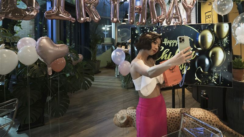 陳妤性感內衣大尺！在邊緣「進進出出」