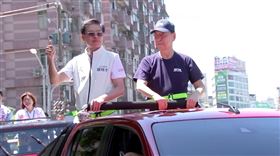 趙少康上午陪羅明才車掃。（圖／翻攝畫面）