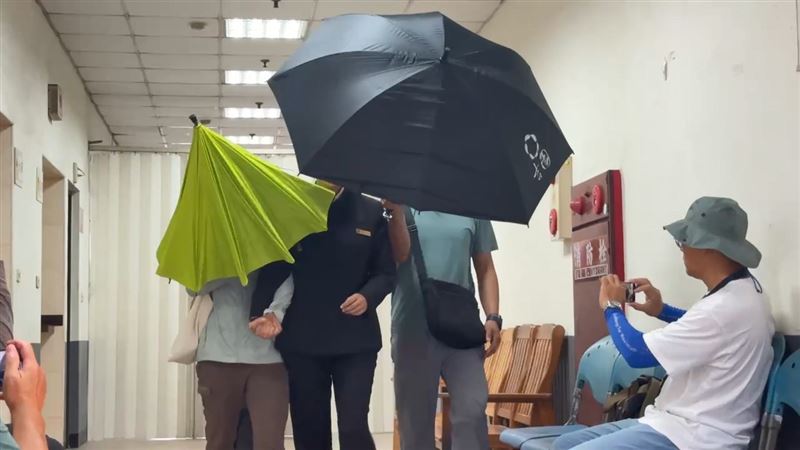 家屬趕抵殯儀館認屍。（圖／翻攝畫面）