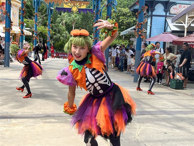 海洋公園將於9月6日至11月2日推出年度特別活動「Halloween小鬼祭!」,每日限定一場的戶外主題遊行「幽靈小鬼的狂歡舞會」