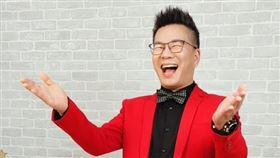 ▲沈玉琳從小陽光搞笑，一聲《爸爸吃飯了》淚中帶笑認父，讓軍人退休的爸爸超開心。（圖／翻攝自沈玉琳臉書） 