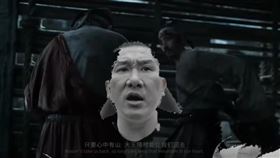 館長才宣布開抖音直播秒變黑白色見露餡急遮鏡頭。（圖／翻攝自館長惡名昭彰Youtube頻道）