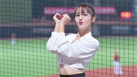 啦啦隊女神口水（宜芳）因為運動傷害住院開刀。（圖／翻攝自宜芳ＩＧ)