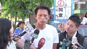 黃國昌核三延役公投車掃，並接受媒體聯訪。（圖／翻攝畫面）