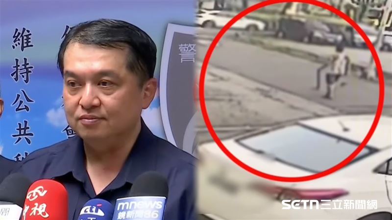 死者邊遛惡霸犬，雙手各拿畚箕、掃帚掃狗屎，看起來再日常不過，然而殺手早就埋伏停車場。（圖／翻攝畫面）