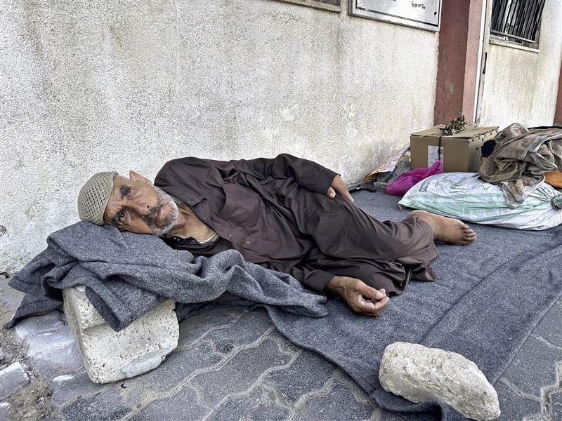 先前已傳出多起加薩平民遭活活餓死的悲劇，如今由聯合國支持的「糧食安全階段分類IPC」22日發報告確認，加薩正爆發飢荒。（圖／美聯社／達志影像）