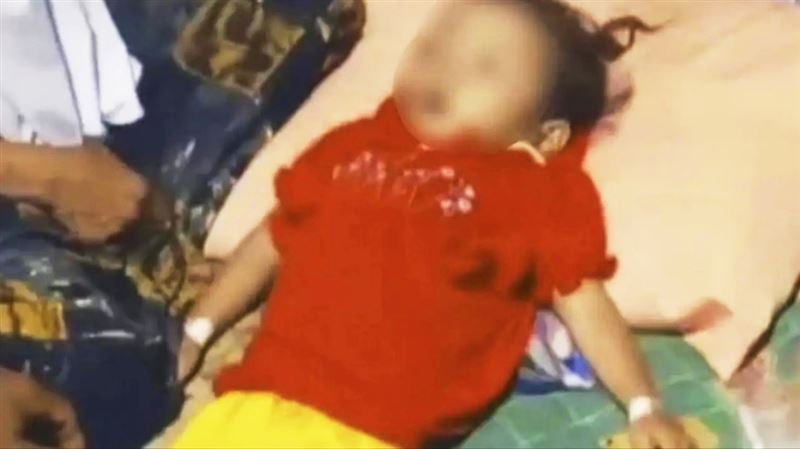 印尼一名3歲女童因嚴重感染身亡，蛔蟲從鼻孔爬出。（圖／翻攝Detik.com）