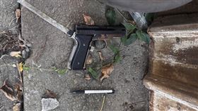 台中父子口角爆槍響，警方迅速逮捕開槍男子。（圖／翻攝畫面）