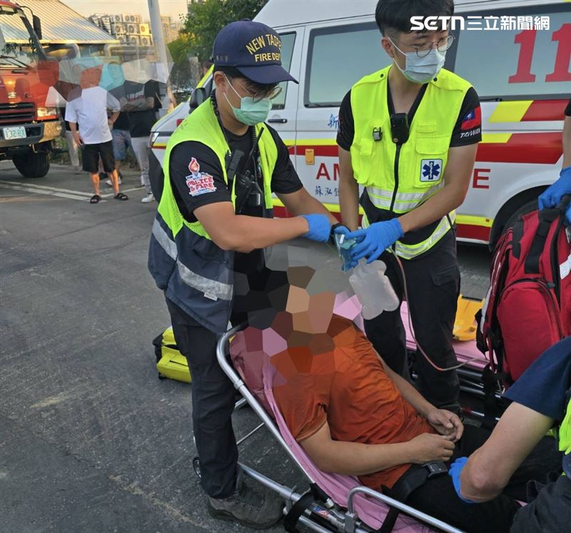 新北阮姓、斐姓移工在下水道施工時昏倒送醫。（圖／翻攝畫面）