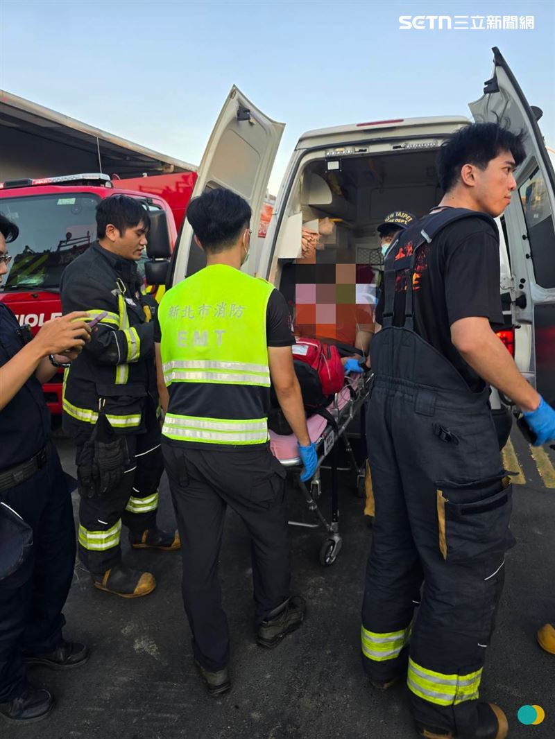 新北阮姓、斐姓移工在下水道施工時昏倒送醫。（圖／翻攝畫面）