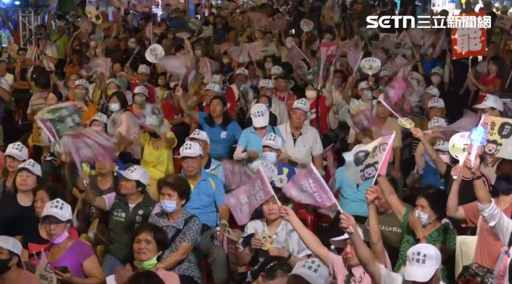 台下民眾響應。（圖／翻攝畫面）