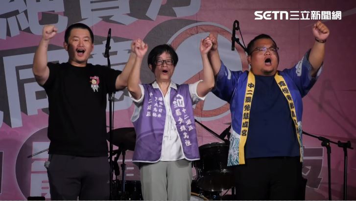 陳柏惟與罷團領銜人童香蘭、發言人林宣宏呼籲投票。（圖／翻攝畫面）