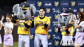 中職36年例行賽，中信兄弟4：3擊敗台鋼雄鷹，右外野手宋晟睿獲選單場MVP。（圖／記者劉彥池攝影）