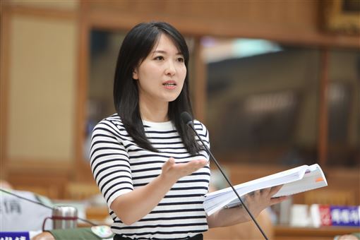 新聞封面