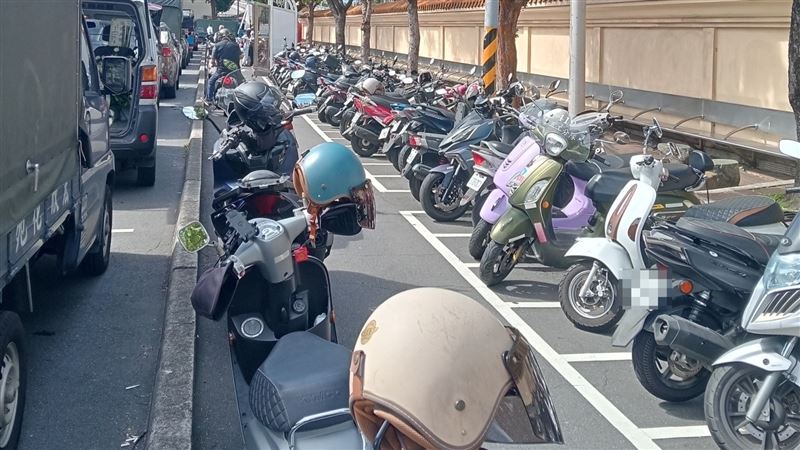 板殯禁機車走側門　山田摩衣：動線更混亂