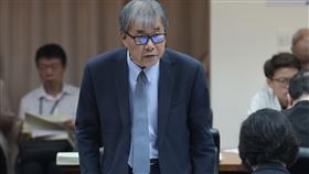 鄭英耀：政務官若無法回應社會期待　應知所進退外傳內閣將改組，教育部長鄭英耀（圖）14日表示，政務官在專業上能真正回應國家政策發展，當然就同行致遠，若在政策推動及團隊、專業上，無法回應社會期待跟需求，就是知所進退。中央社記者徐肇昌攝 114年8月14日