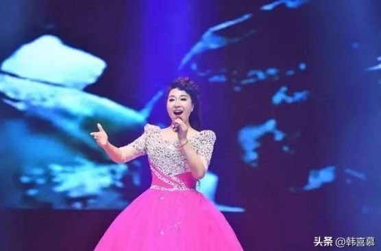 解亞嬌曾多次舉行演唱會，擁有不少粉絲，更曾擔任央視《星光大道》節目的評審。（圖／翻攝自微博）