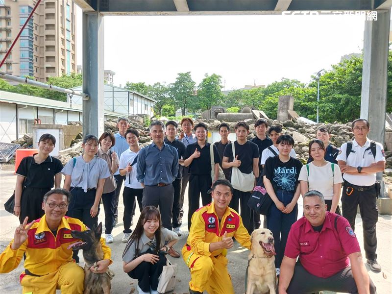 NGO團體前往楠梓區搜救犬訓練中心參訪。（圖／記者洪正達攝影）