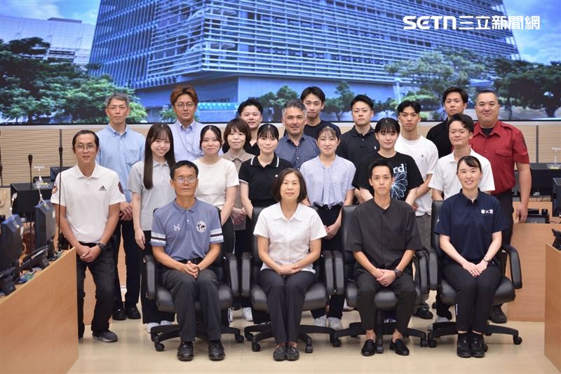 NGO團體前往高雄市消防局了解EMS運作方式。（圖／記者洪正達攝影）