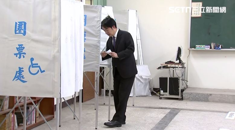 賴清德投公投票。（圖／翻攝畫面）