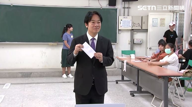 賴清德回到戶籍地台南投下公投票。（圖／翻攝畫面）