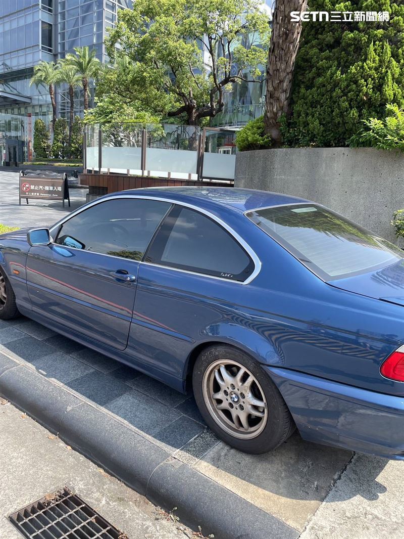 台中轎車闖紅燈撞死待轉騎士。（圖／翻攝畫面）