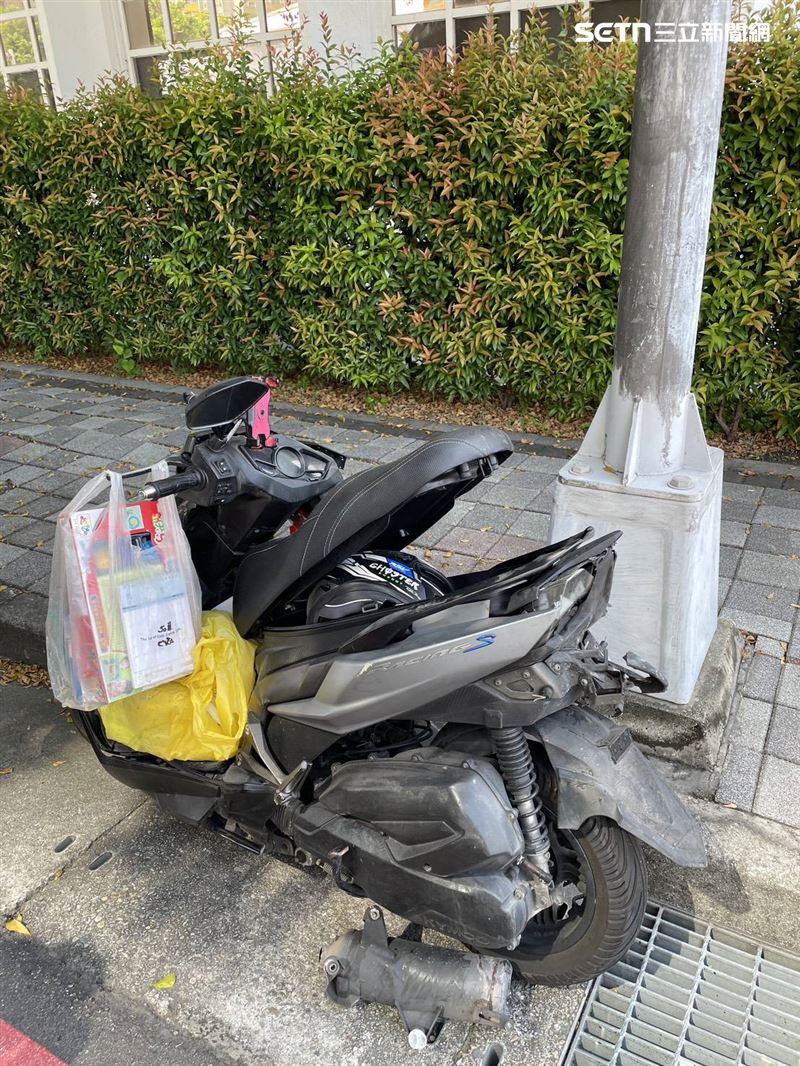 台中轎車闖紅燈撞死待轉騎士。（圖／翻攝畫面）