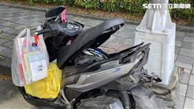 台中BMW闖紅燈撞死待轉騎士。（圖／翻攝畫面） 