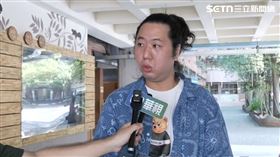 罷團「拔羅波」領銜人吳柏瑋前往投開票所投票，並接受訪問。（圖／翻攝畫面）