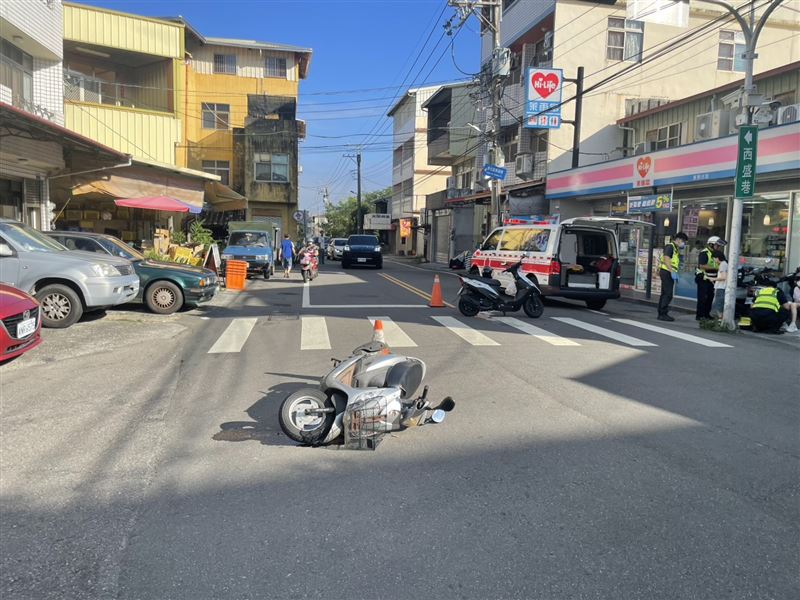 台中市東勢區1855號投開票所盧姓女管理員發生車禍。（圖／翻攝畫面）