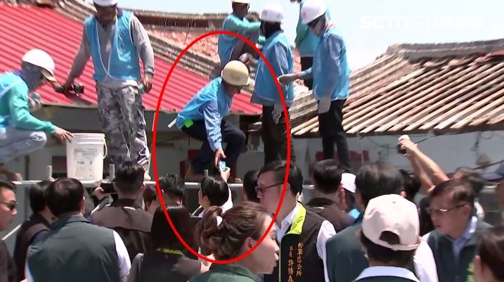 賴清德赴台南七股視察災民受損屋頂修繕情形。（圖／翻攝畫面）