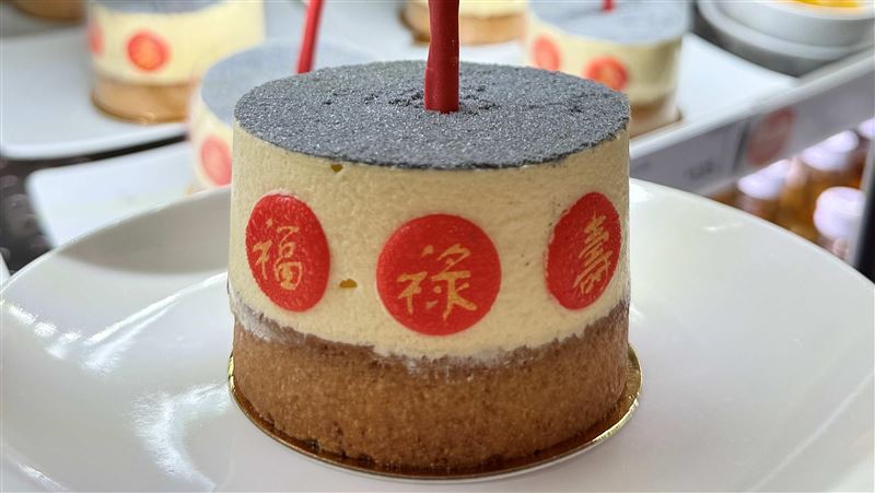 IKEA「香爐蛋糕」有香灰、紅蠟燭可吃