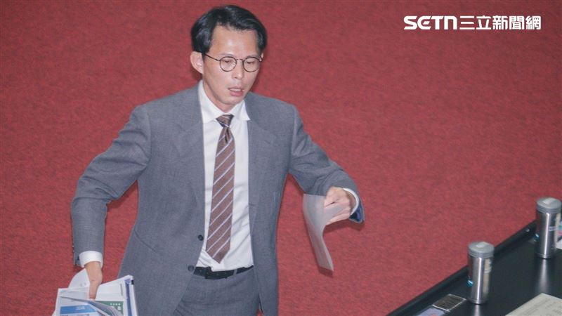 林俊憲指出，黃國昌只是暫時看家的黨主席，「現在主人回來，民眾黨就是柯文哲一個人的政黨，黃國昌要把民眾黨交出來還給柯文哲」。(圖/記者楊士誼攝影)