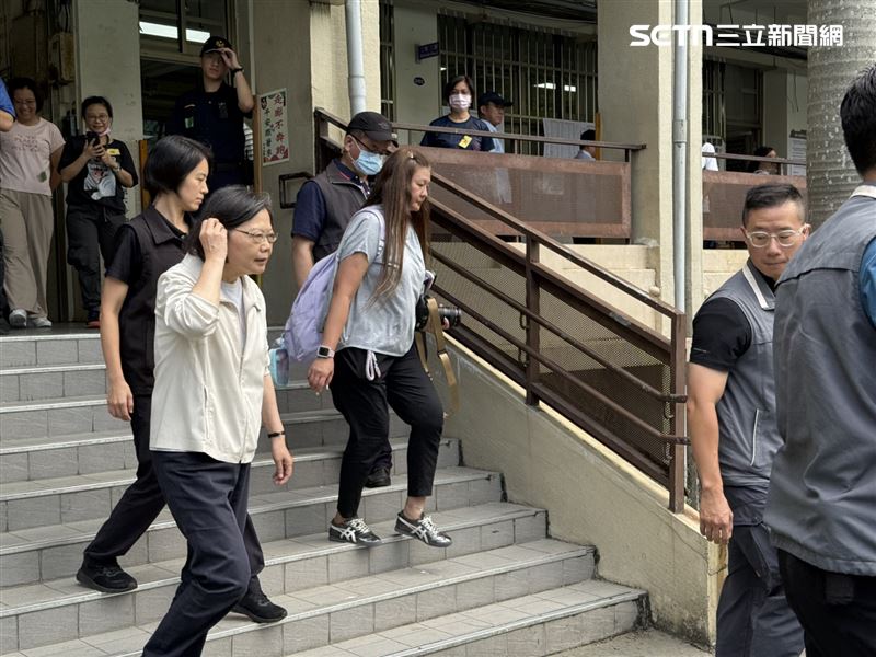 前總統蔡英文前往建安國小投公投票。（圖／記者劉秀敏攝影）
