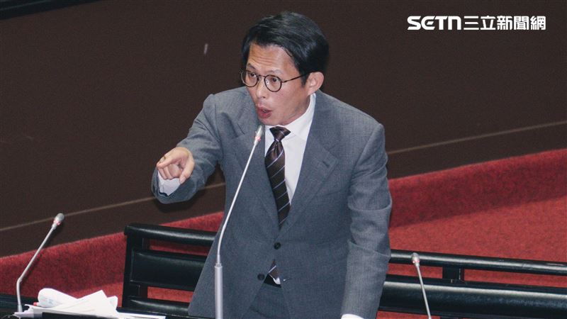 黃國昌狗仔集團爭議持續延燒 再爆疑似吸收駭客 黃帝穎律師指出,黃國昌醜聞風暴持續擴大。(圖/記者楊士誼攝影)