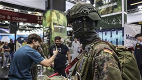 德國軍隊在一場遊戲展中招募新兵。（圖／美聯社／達志影像）