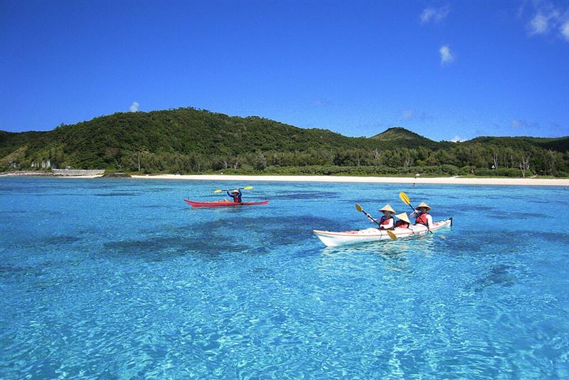 沖繩的座間味島是日本有名的海濱度假勝地之一。（圖／翻攝維基百科）