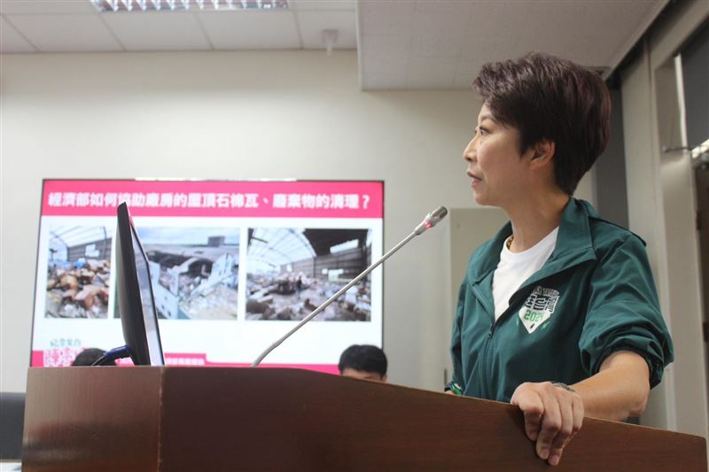 經濟部回應陳亭妃要求，廠房石綿瓦清運補助上線。（圖／翻攝自陳亭妃臉書）