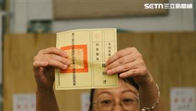 新店區廣明里第2156投票所進行羅明才罷免案開票。（圖／記者楊士誼攝影）