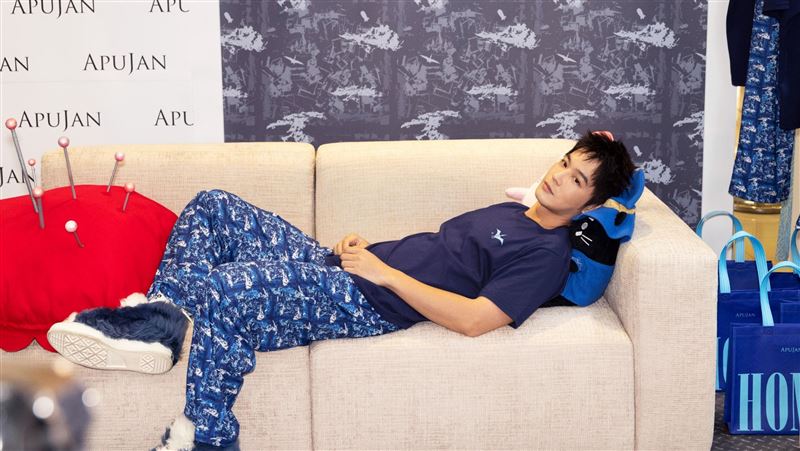 人氣男星穿睡褲上街 成信義區週末奇觀