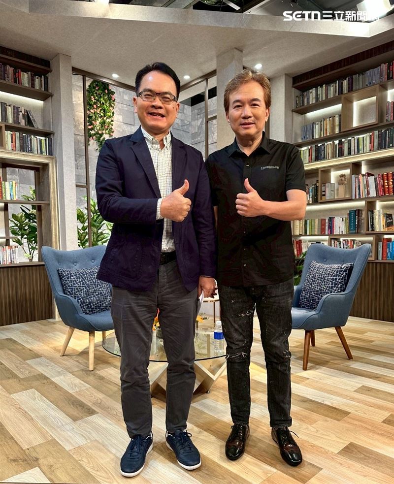 孫鵬(右)與鄭弘儀關注孫安佐現況。（圖／三立電視）