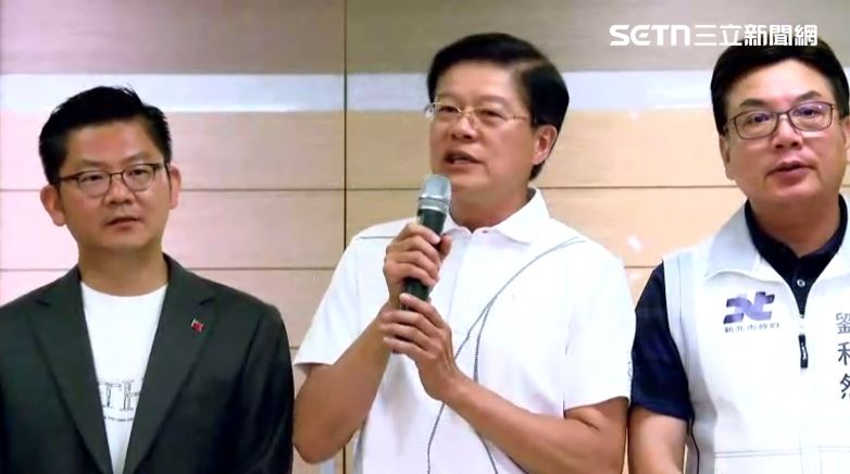 羅明才發表談話宣布大獲全勝，還高歌〈感恩的心〉。（圖／翻攝畫面）