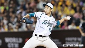 中職36年例行賽，台鋼雄鷹先發投手櫻井周斗。（圖／記者劉彥池攝影）