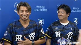 阪神虎OB鳥谷敬、富邦悍將副領隊林威助。（圖／記者張沛嘉攝影）